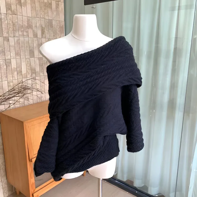 LBW STUDIO易梦玲同款早秋不规则针织毛衣上衣斜肩露肩一字针织衫