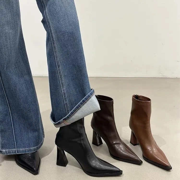 2025秋冬季新款欧美风尖头粗跟中跟短靴防水台高跟瘦瘦靴时装靴女