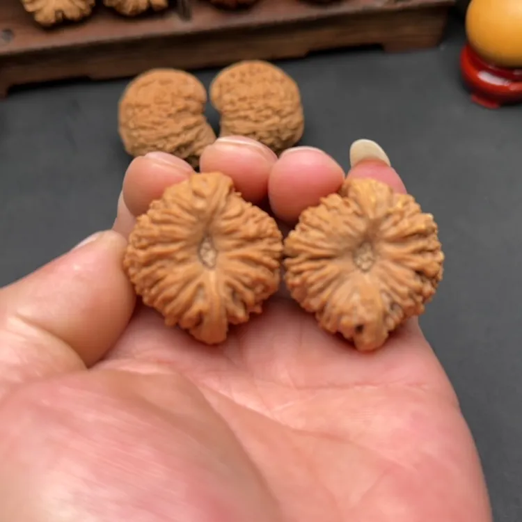 文玩核桃南疆石团子凹底蚂蚁拉丝尺寸38