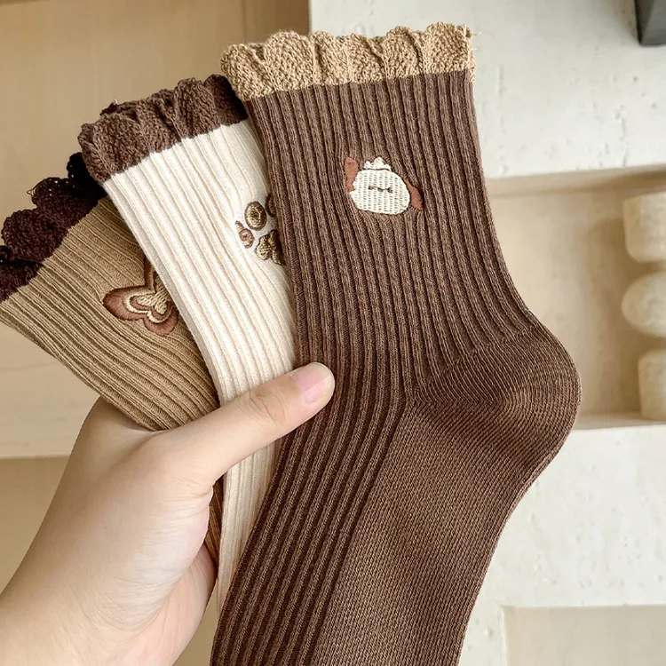 袜子女款棉袜中筒袜秋冬季女生棉袜日系花边可爱春秋款刺绣长袜潮