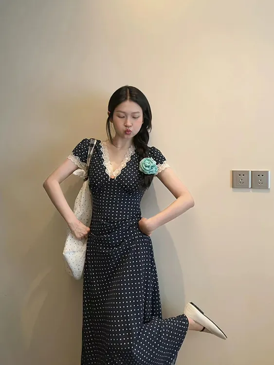复古设计感蕾丝花边波点短袖长裙子时尚v领气质高级法式连衣裙女