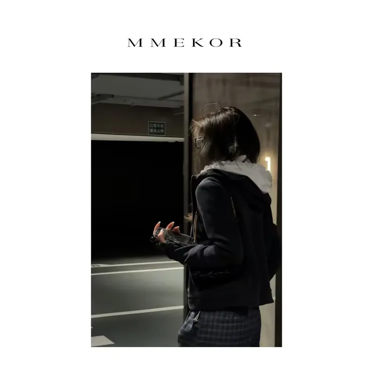 MMEKOR“i 人外套 ”2025新款摩登街头时髦百搭卫衣 89637