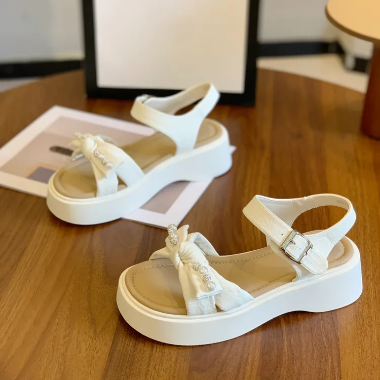 厚底珍珠蝴蝶结凉鞋女2025夏季新款仙女风轻便舒适百搭休闲沙滩鞋