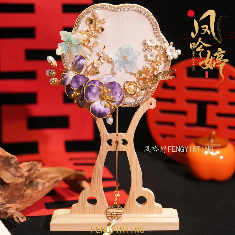 新中式秀禾晨袍拍照道具迷你绒花小团扇新娘结婚旗袍汉服国风扇