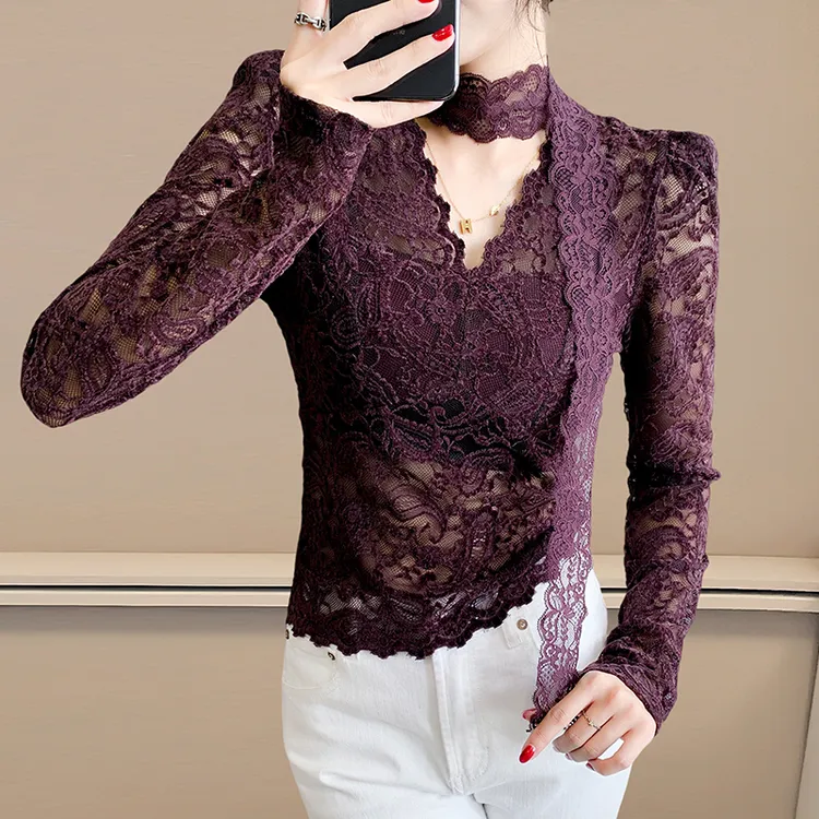 2025年秋季新款气质修身挂脖镂空v领蕾丝衫气质修身显瘦上衣女装