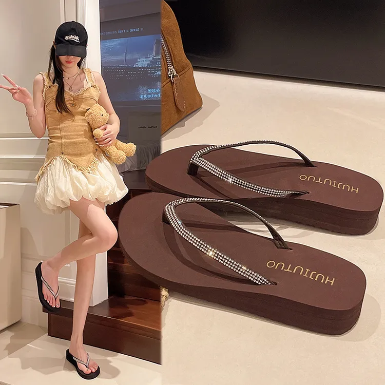 厚底人字拖女夏外穿防滑坡跟夹脚高跟增高海边沙滩配裙子的凉拖鞋