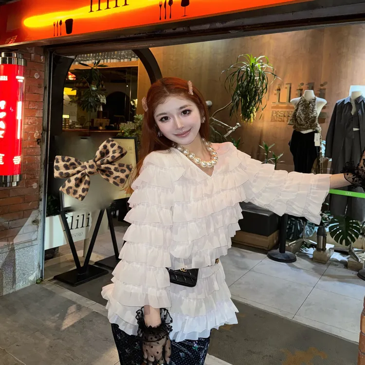 奶油蛋糕花白色上衣