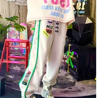 《立体彩色拉条加绒卫裤》时尚秋冬百搭宽松新春潮流显瘦加绒保暖 