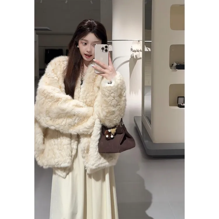 云雾石狐蝙蝠袖环保皮毛一体外套女秋冬季加厚慵懒风披肩毛毛大衣