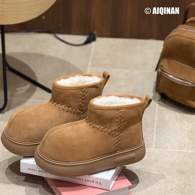 欧货2025冬季新款真皮大头雪地靴女卡皮巴拉厚底面包鞋德比靴短靴