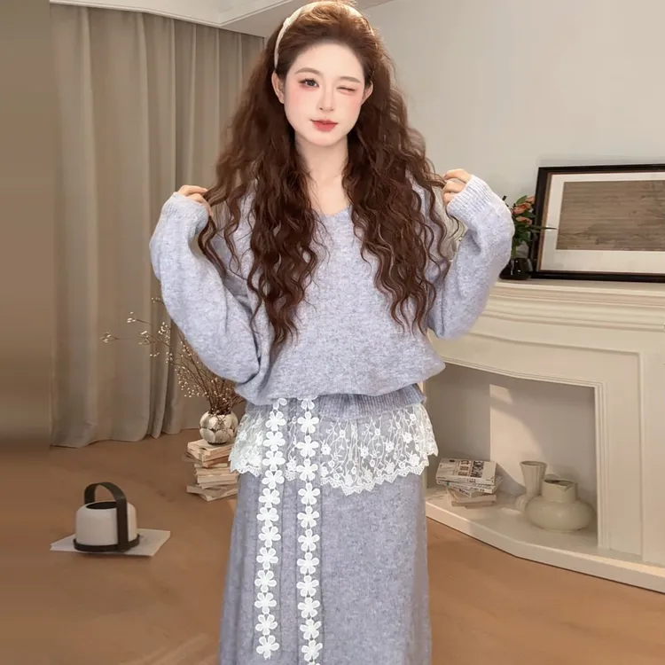 v领蕾丝针织毛衣连衣裙女秋冬季2026新款法式温柔风紫色套装长裙