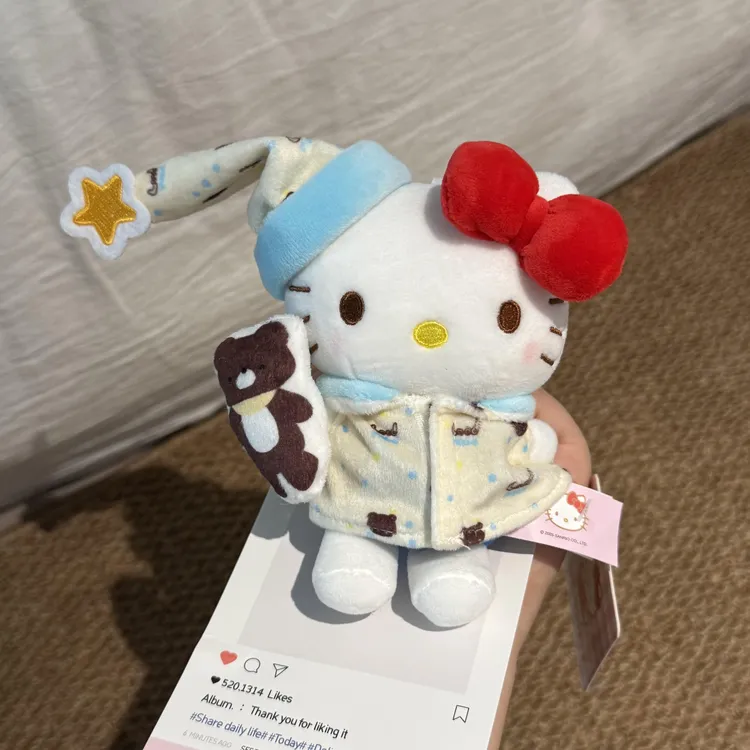 正版HelloKitty可爱小熊睡衣款式新款波点印花生日礼物毛绒挂件