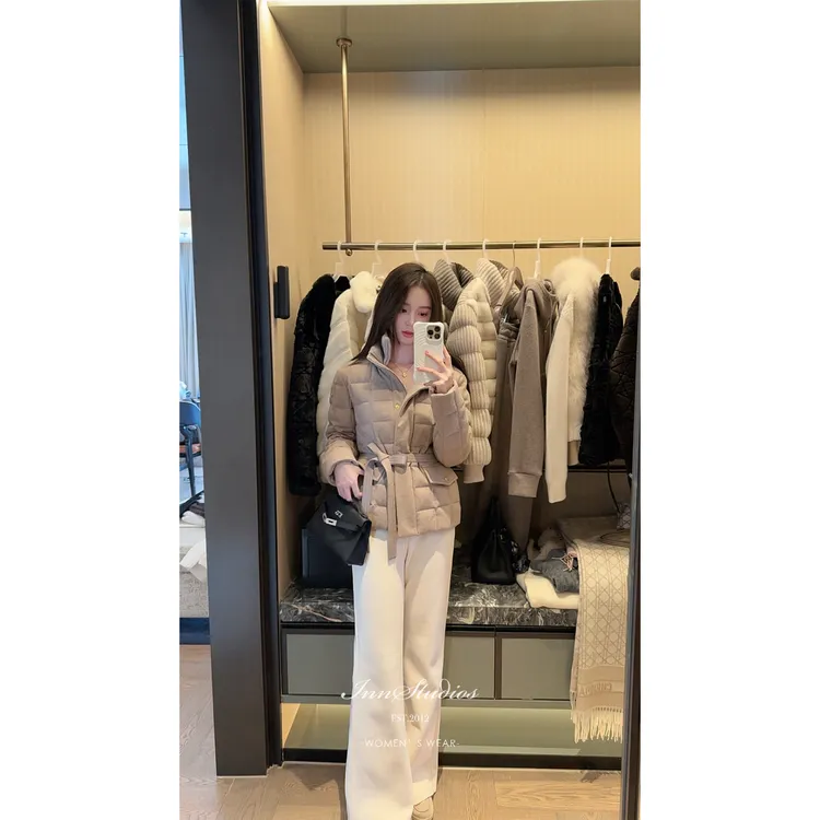 Innstudios 羊毛燕麦格子立领腰带白鹅绒羽绒服外套