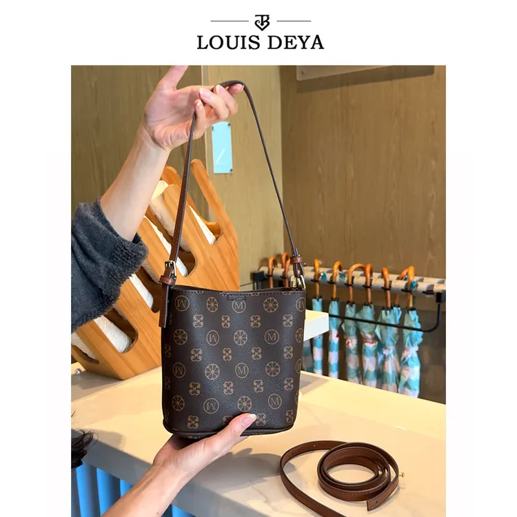 2025新款百搭水桶包时尚轻奢斜挎单肩包