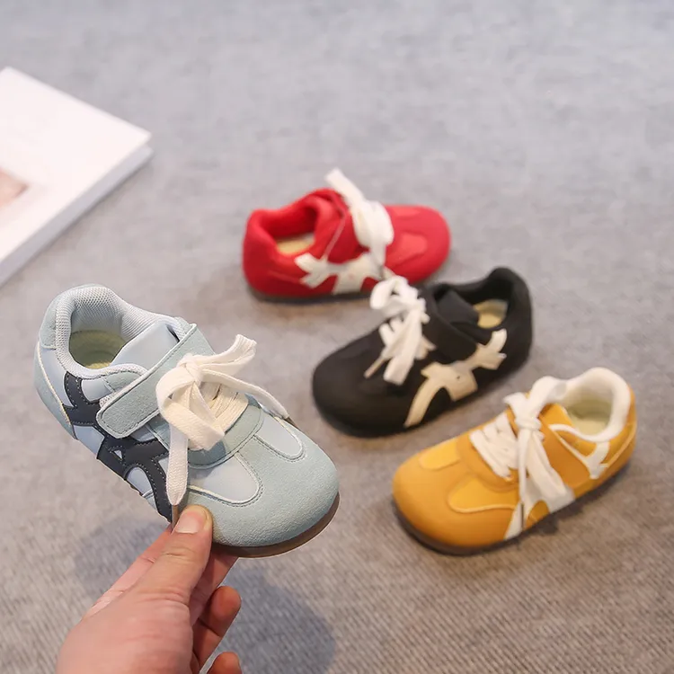 儿童板鞋低帮2025春秋新款男童鞋子女童运动鞋软底休闲德训鞋单鞋