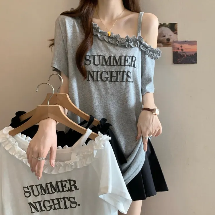 大码胖MM夏季新款法式木耳边拼接心机露单肩字母绣花时尚短袖T恤