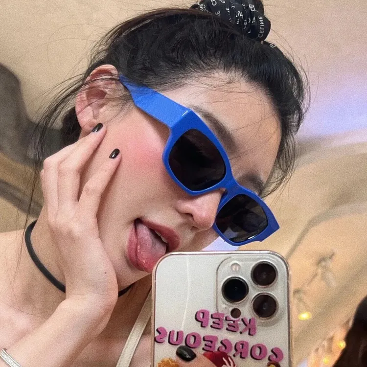 Y2K复古2025款夏季多巴胺风圆脸拍照穿搭时尚墨镜太阳眼镜高级感