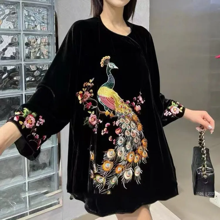 新中式国风重工红色孔雀刺绣丝绒早春宽松高级上衣女气质时尚T恤