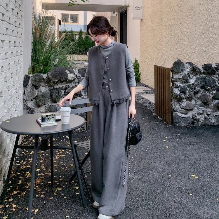 韩系高级感ootd穿搭超火套装女春秋新小香风马甲T恤阔腿裤三件套