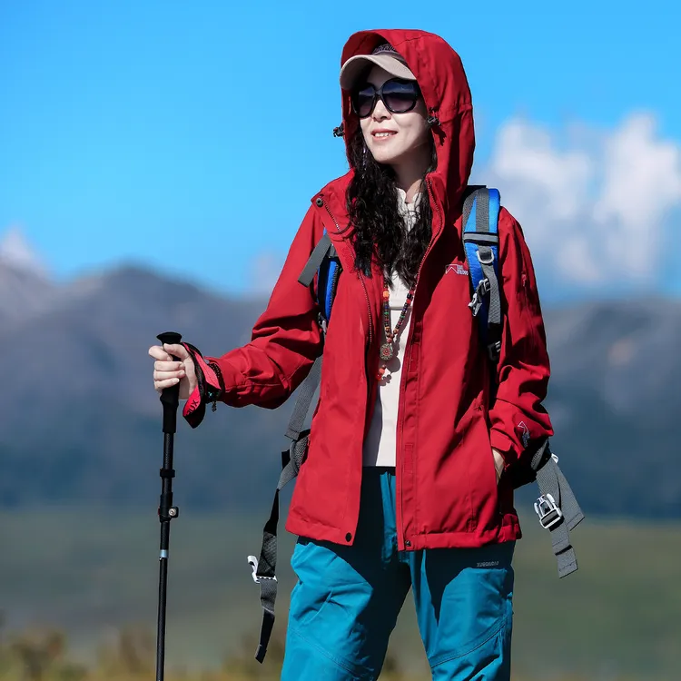 雪丘岛户外冬季新品三合一冲锋衣防风防水保暖连帽登山服外套女款