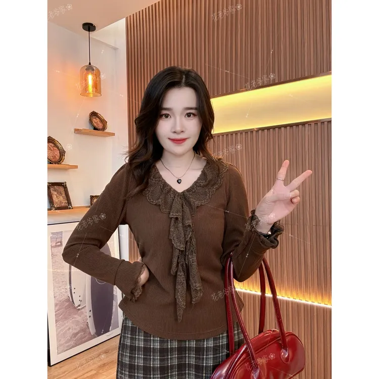 【仅上衣】花老爷微胖大码女装蕾丝领慵懒V领T恤HLY3737