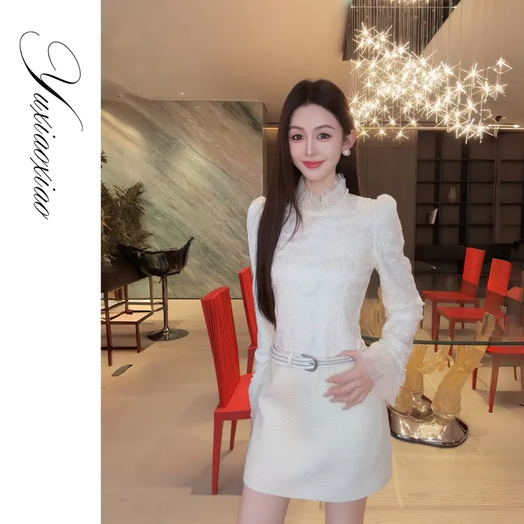 余潇潇【白鸽手册】法式气质珠片绣立体蕾丝立领泡泡袖拼接连衣裙