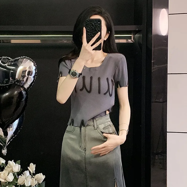 韩系复古穿搭灰色短袖T恤女夏季辣妹2025修身薄款针织衫上衣短款
