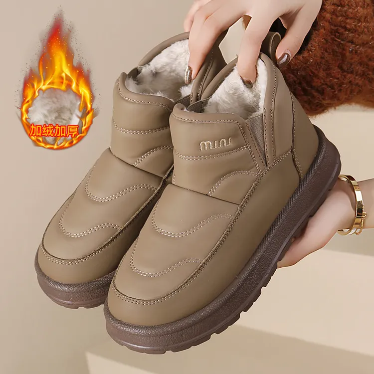 冬季加厚妈妈鞋中老年棉鞋女加绒防滑雪地靴保暖防水软底超轻棉靴