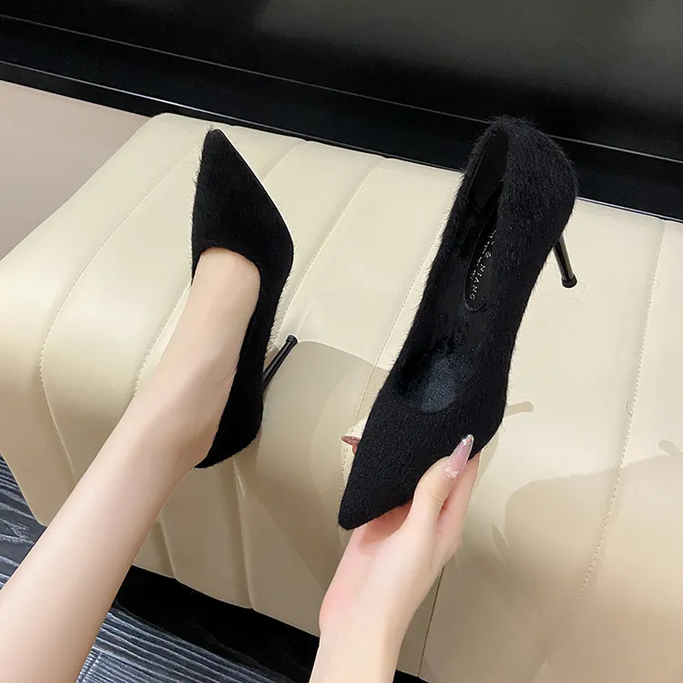 爆款性感洋气黑色马毛尖头红底高跟鞋女2025秋冬潮流百搭气质单鞋