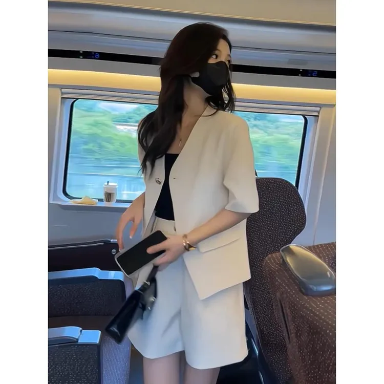 炸街网红爆款2025新款白色西装外套休闲阔腿短裤子两件套装女夏季