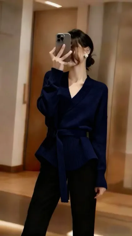 欧货高端藏青色设计感系带针织衫2025显瘦休闲百搭长袖上衣毛衣