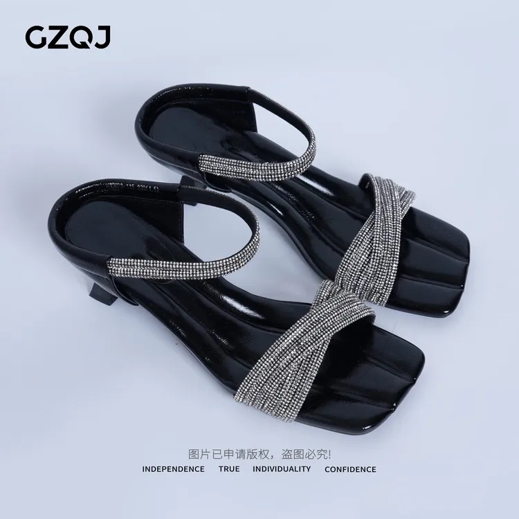 老琴私服欧若风轻奢方头水钻一字带凉拖鞋子外穿高跟凉鞋女夏6597