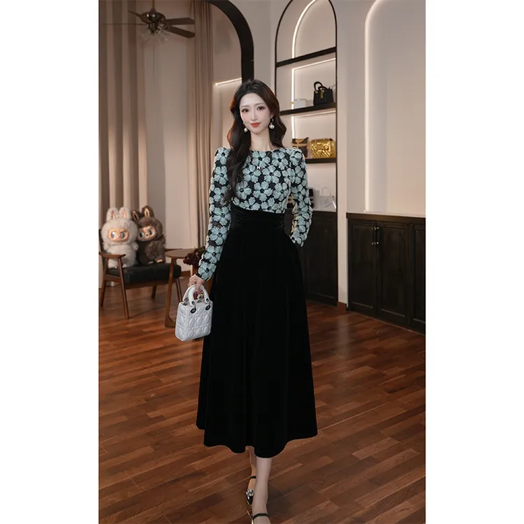 【滋滋定制】秋冬季新款女装长袖常规高腰秋装法式花朵连衣裙21923