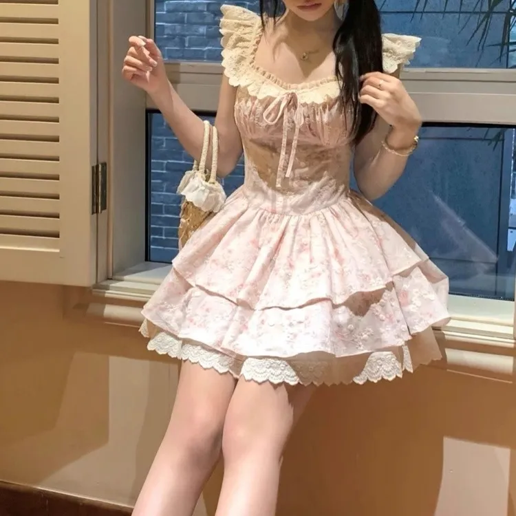 甜美小飞袖温柔碎花方口领短款连衣裙女夏季新款收腰修身显瘦裙子