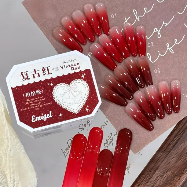 Kusacollection｜EMIGEL 复古红四宫格拍拍