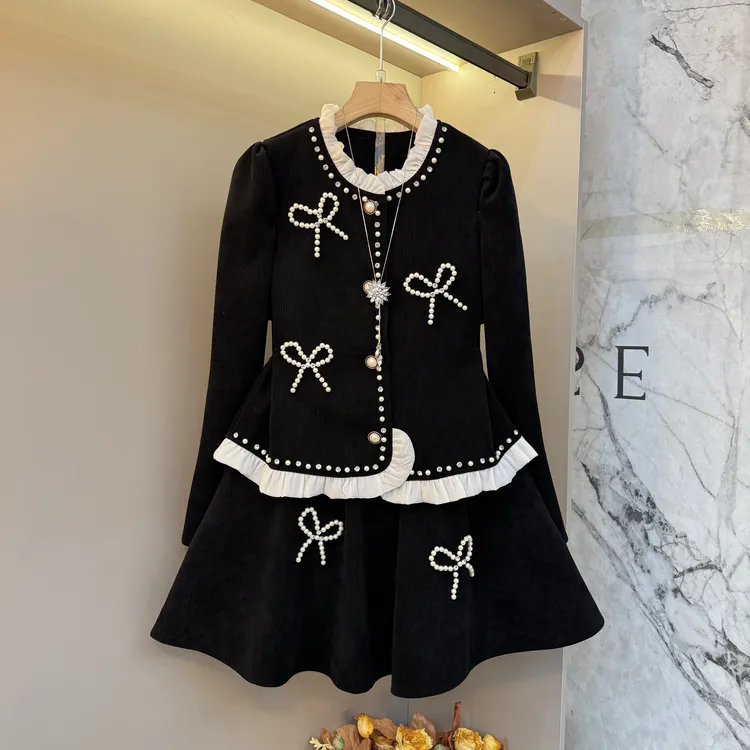 2025新款欧货别致小香风气质蝴蝶结珍珠开衫上衣+短裙套装9051