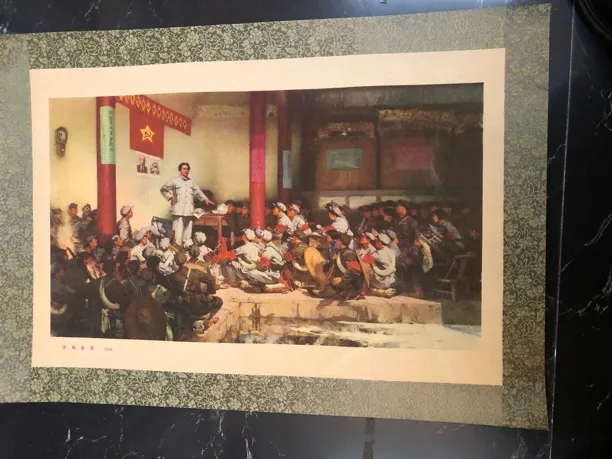 画芯是宣纸矿物质成分印刷，绫布装裱画