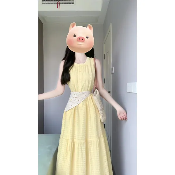 2025夏季新款奶黄色百搭慵懒风中长款宽松度假风格子背心连衣裙女