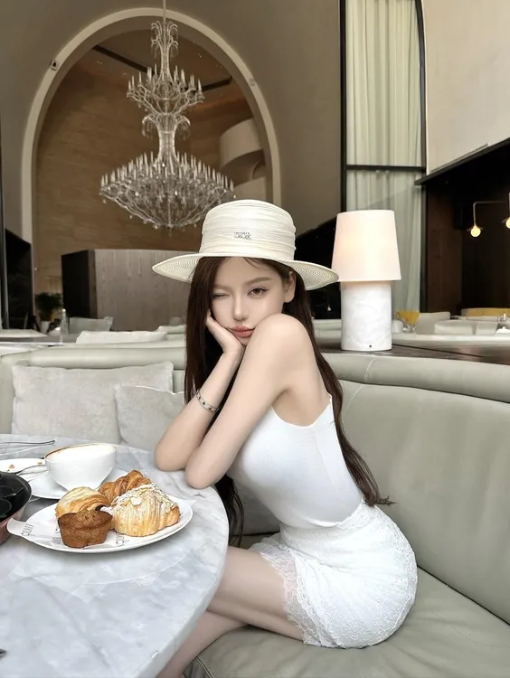 千金感辣妹纯欲百搭打底吊带背心上衣高腰显瘦性感包臀短裙两件套