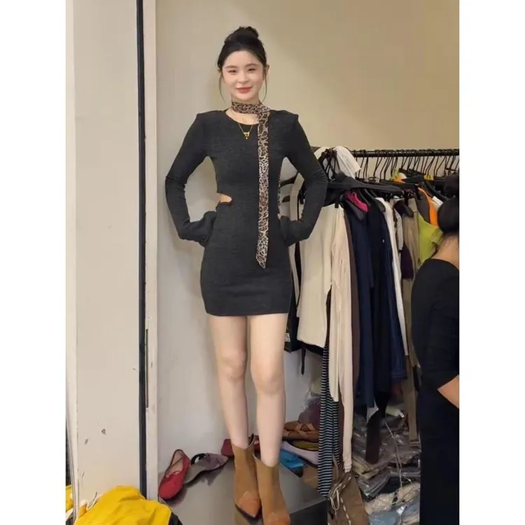 法式性感露腰圆领内搭针织连衣裙包臀裙女春秋小个子辣妹打底短裙
