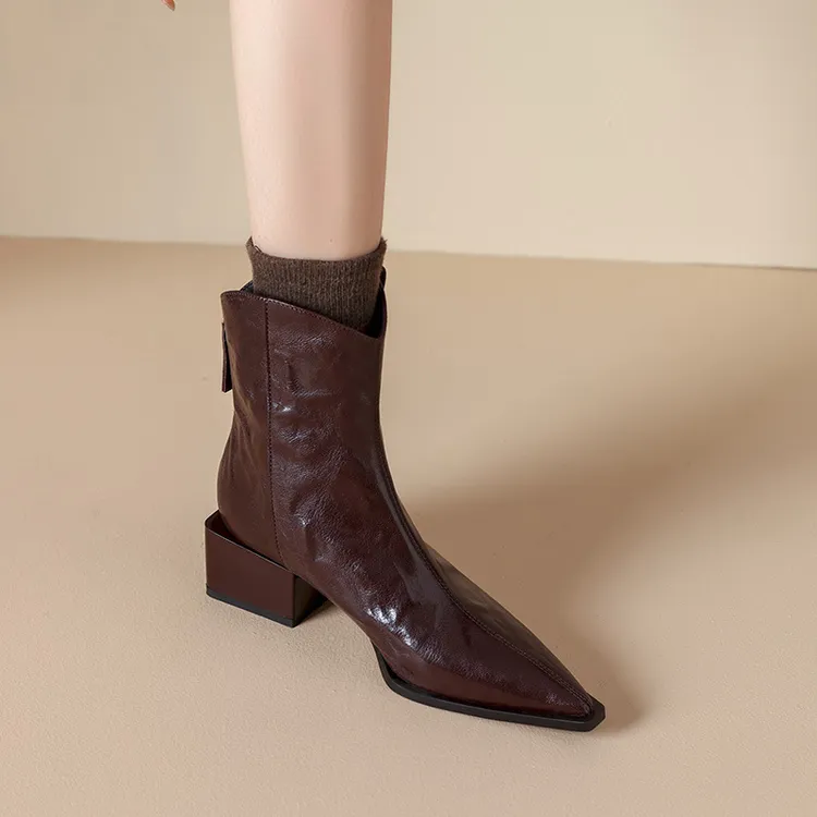 褶皱复古风西部靴尖头粗跟时装短靴2025秋冬新款方跟棕色靴子