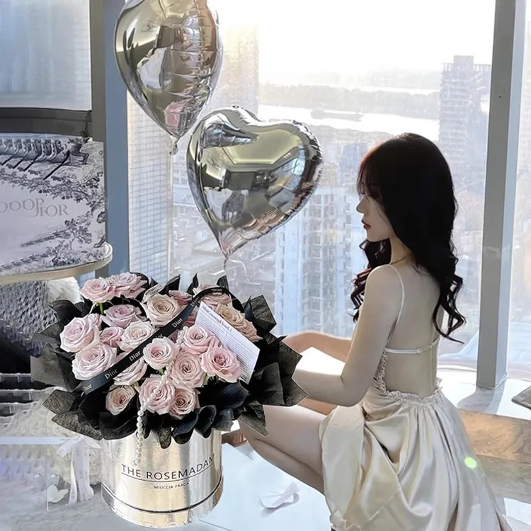 网红气球抱抱桶曼塔玫瑰花束鲜花速递同城上海杭州花店生日送女友