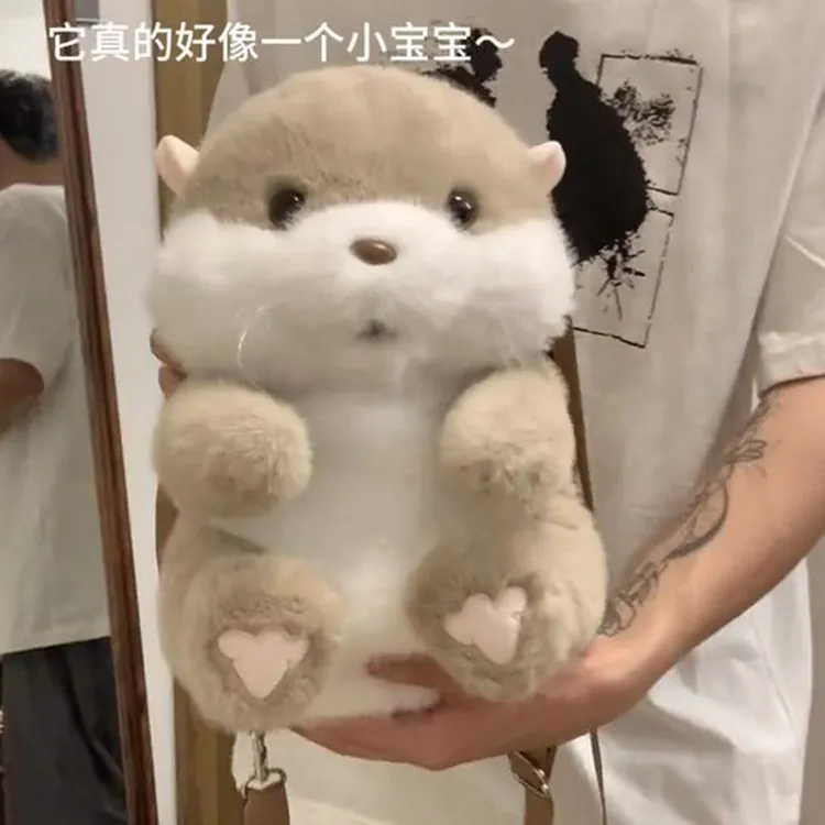 吐舌头撒娇可爱水獭双肩包毛绒玩偶送女生的创意礼物智能水獭背包