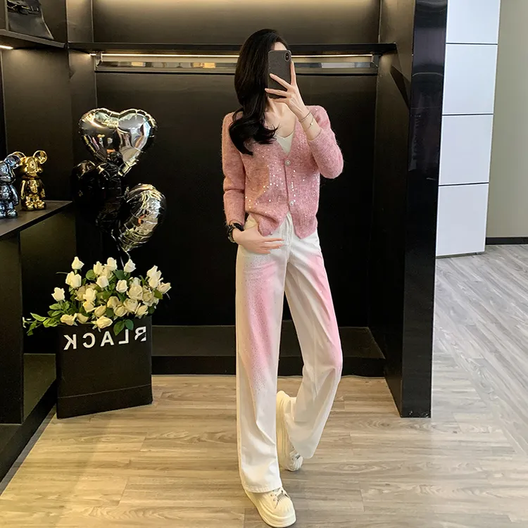 秋季穿搭一整套女2025新款显瘦减龄气质V领针织衫牛仔裤两件套