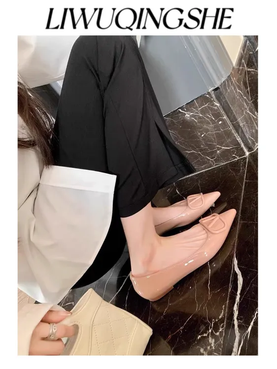 高级感V扣35-40码2025新款气质漆皮低跟裸粉色名媛百搭尖头平底鞋