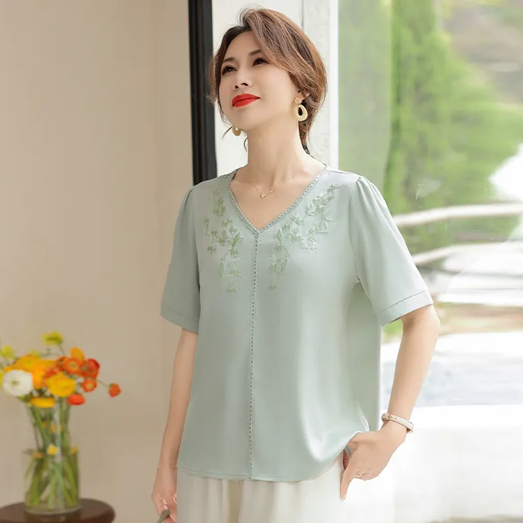 气质女装洋气夏季中年宽松小衫夏装大码中老年时尚女士薄款绣花