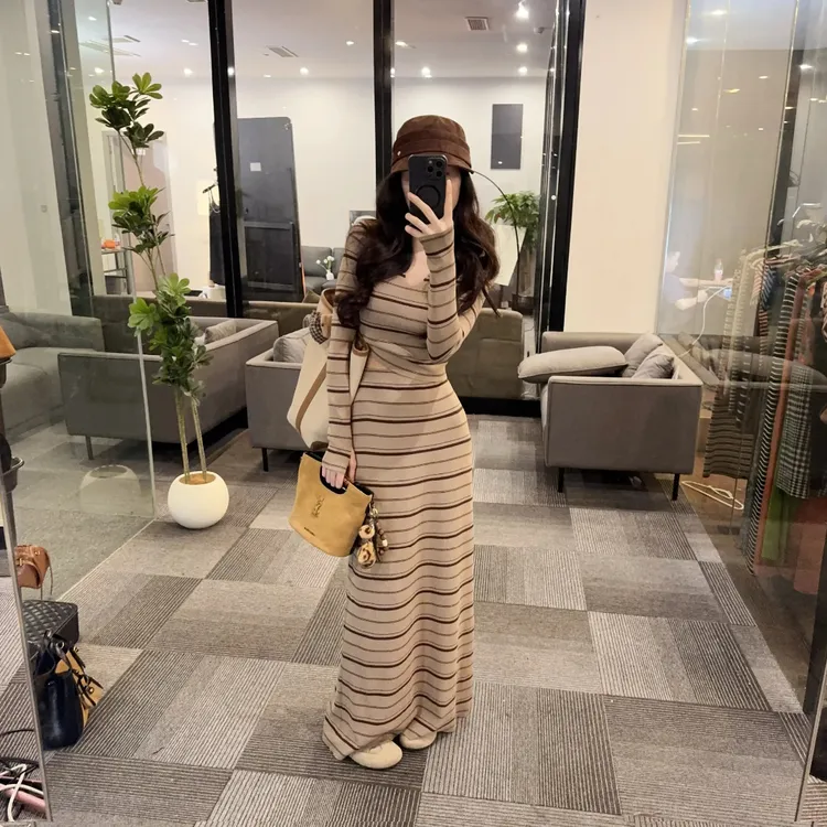 短款条纹V领上衣+高腰半身裙两件套新款法式休闲裙子套装秋01187