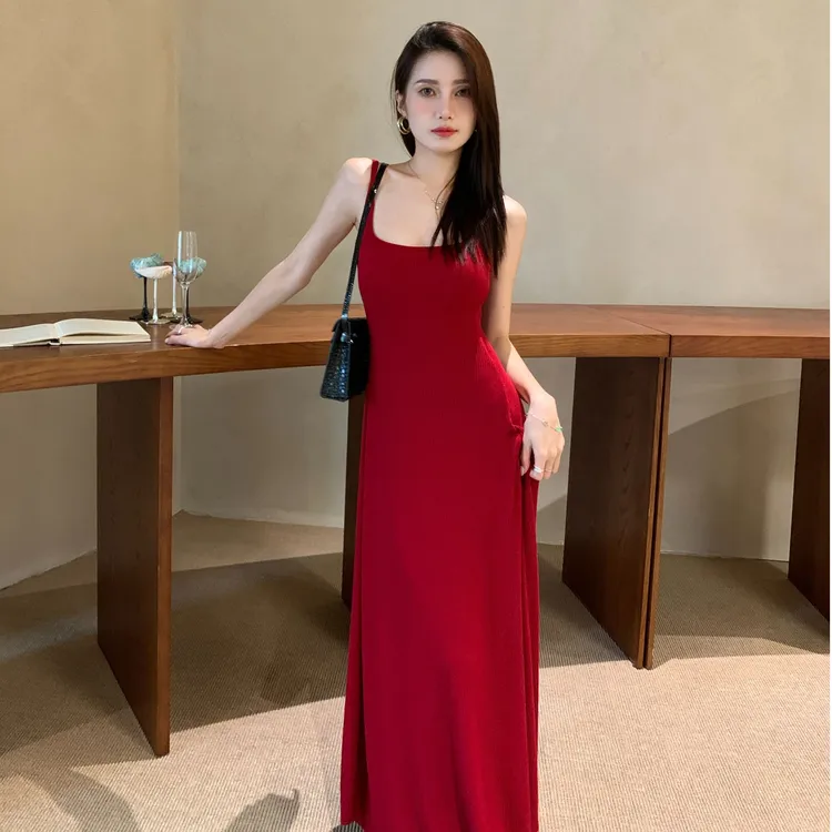 【单裙子】机场穿搭法式带胸垫吊带裙夏季新款纯欲风简约无袖连衣裙