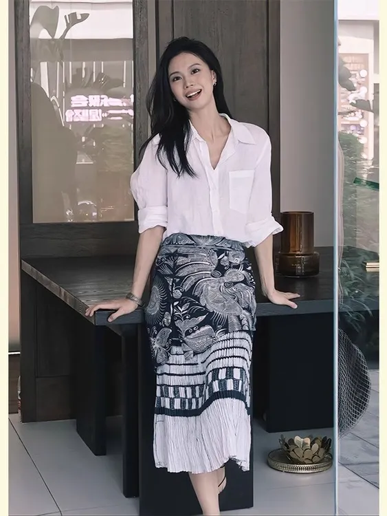 清冷贵气感穿搭小香风通勤休闲白色衬衫蓝色印花半身裙套装女夏季