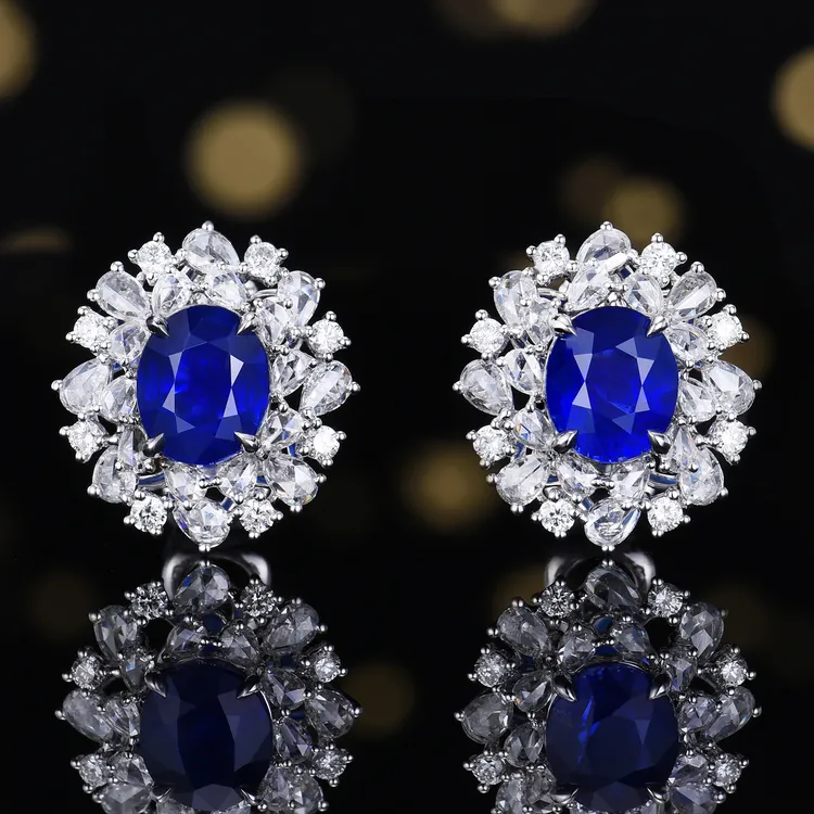 独特魅力18K金天然皇家蓝蓝宝石耳钉